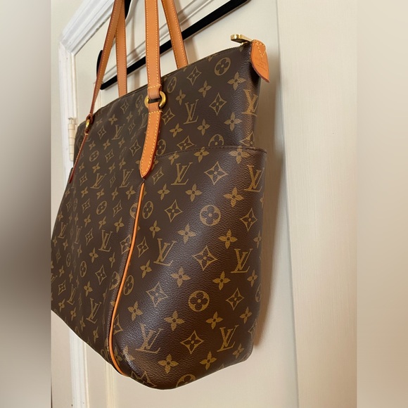 Authentic Louis Vuitton Totally GM - Picture 5 of 9
